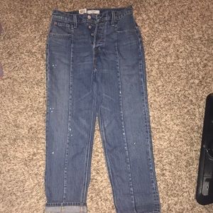 NWT Levi’s jeans. High waisted. Cute style.